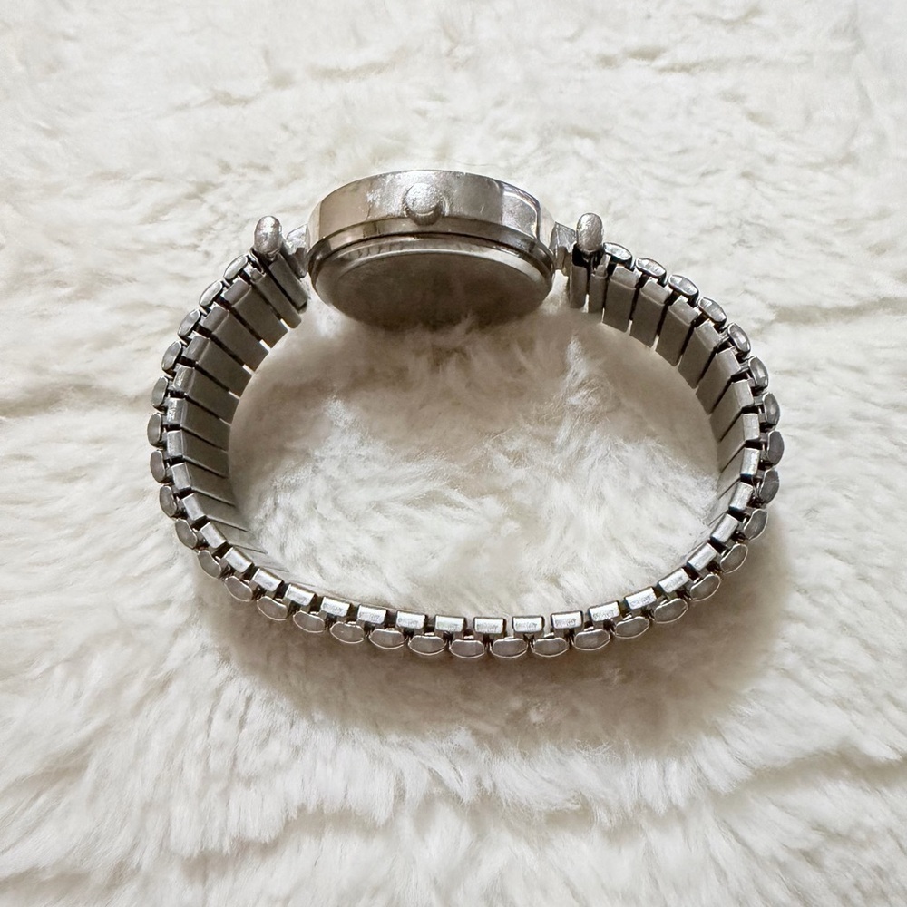 Elegant Silver Women's Watch - Picture 3 of 5
